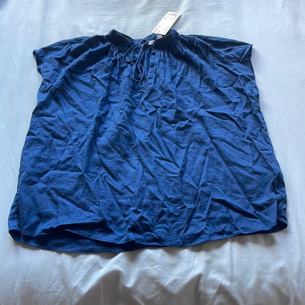 Small Uniqlo Women’s Blue Top!